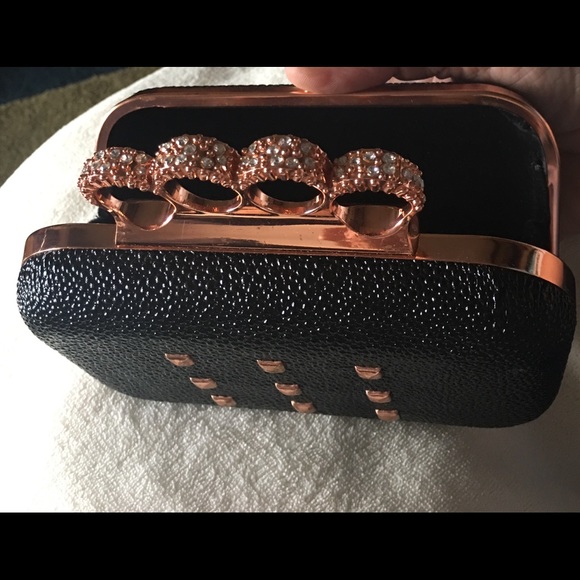 Rihanna Handbags - 🌸💋RIHANNA Rose gold and black knuckle clutch